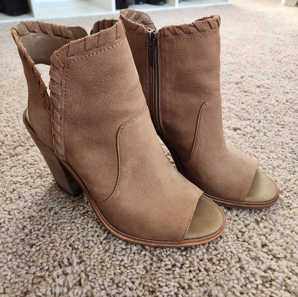 VINCE CAMUTO